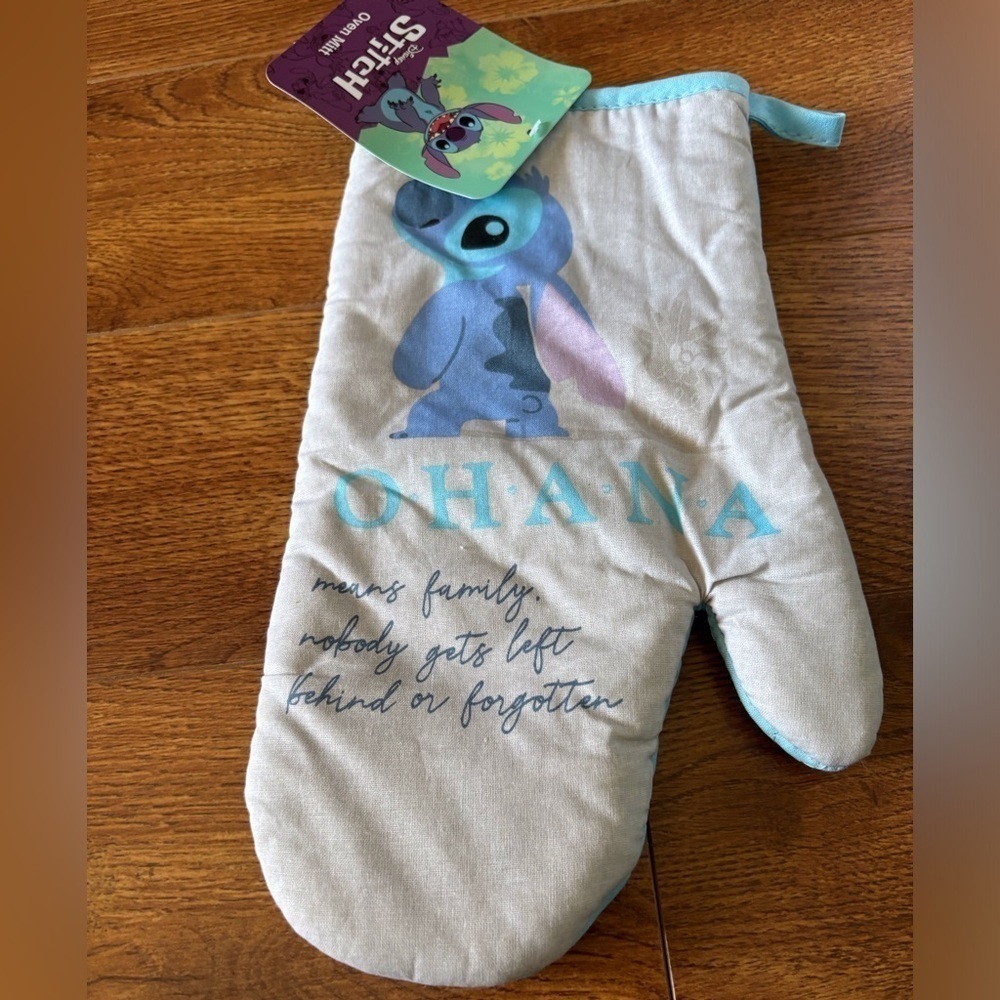 Stitch Oven Mitt with Blue Accents